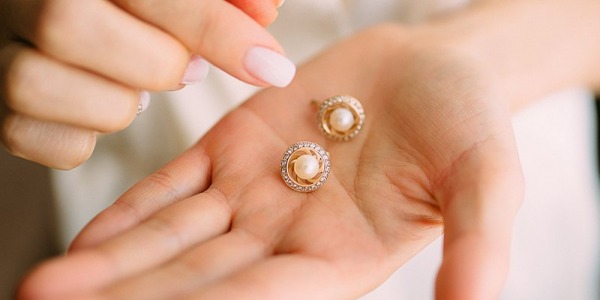 Allergies aux bijoux : causes et solutions